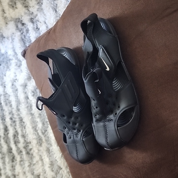 Black unisex Nike water shoes sandals sz 3Y - Picture 2 of 5